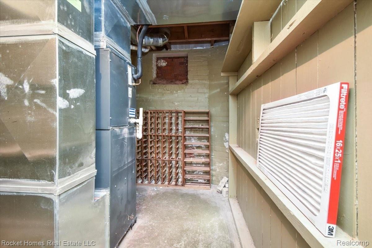 1452 Bishop Road Grosse Pointe, MI 48230 - Photo 39 of 48 39-Utility Room.jpg