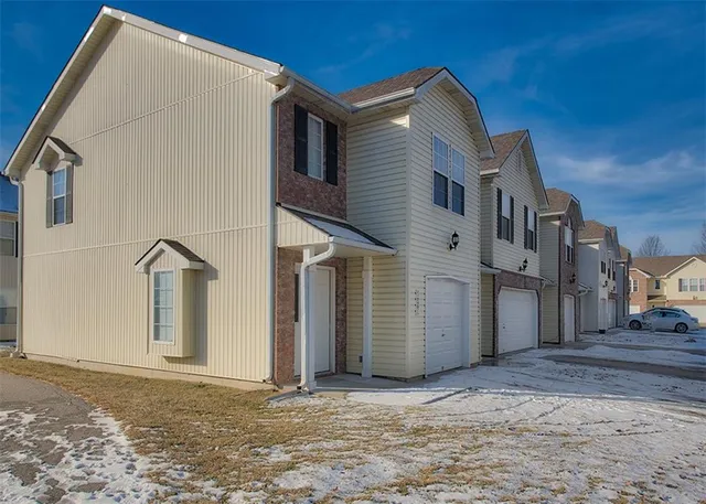 $549,900 | 273-277 Northeast Adams Dairy Parkway, Blue Springs, MO 64014