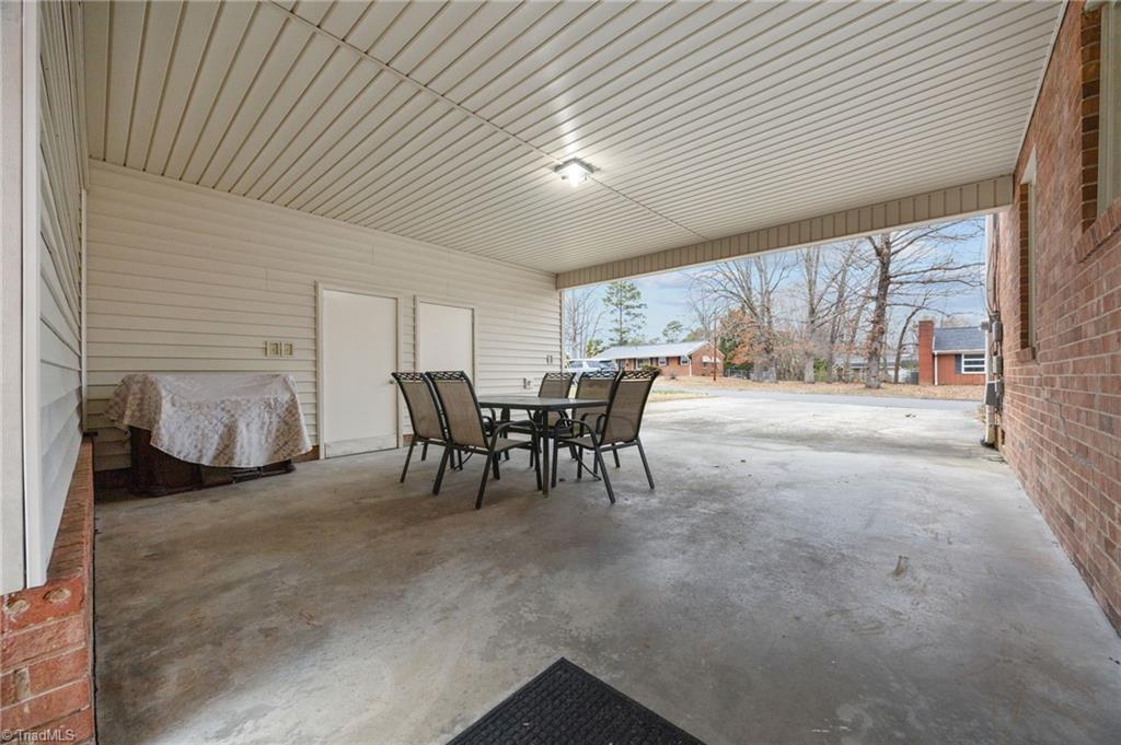 301 Jones Street Graham, NC 27253 - Photo 9 of 42