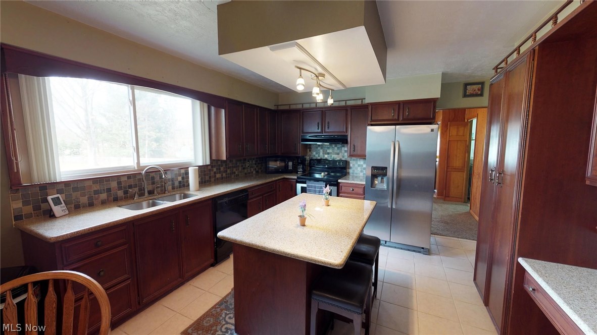 2133 Howland Wilson Road Northeast Warren, OH 44484 - Photo 7 of 27 Gallery Image 7