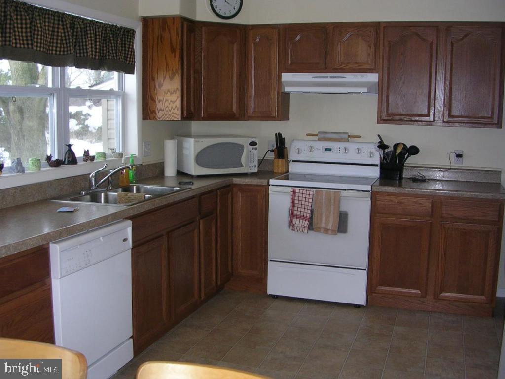 332 East Marion Street Lititz, PA 17543 - Photo 3 of 21 Gallery Image 3