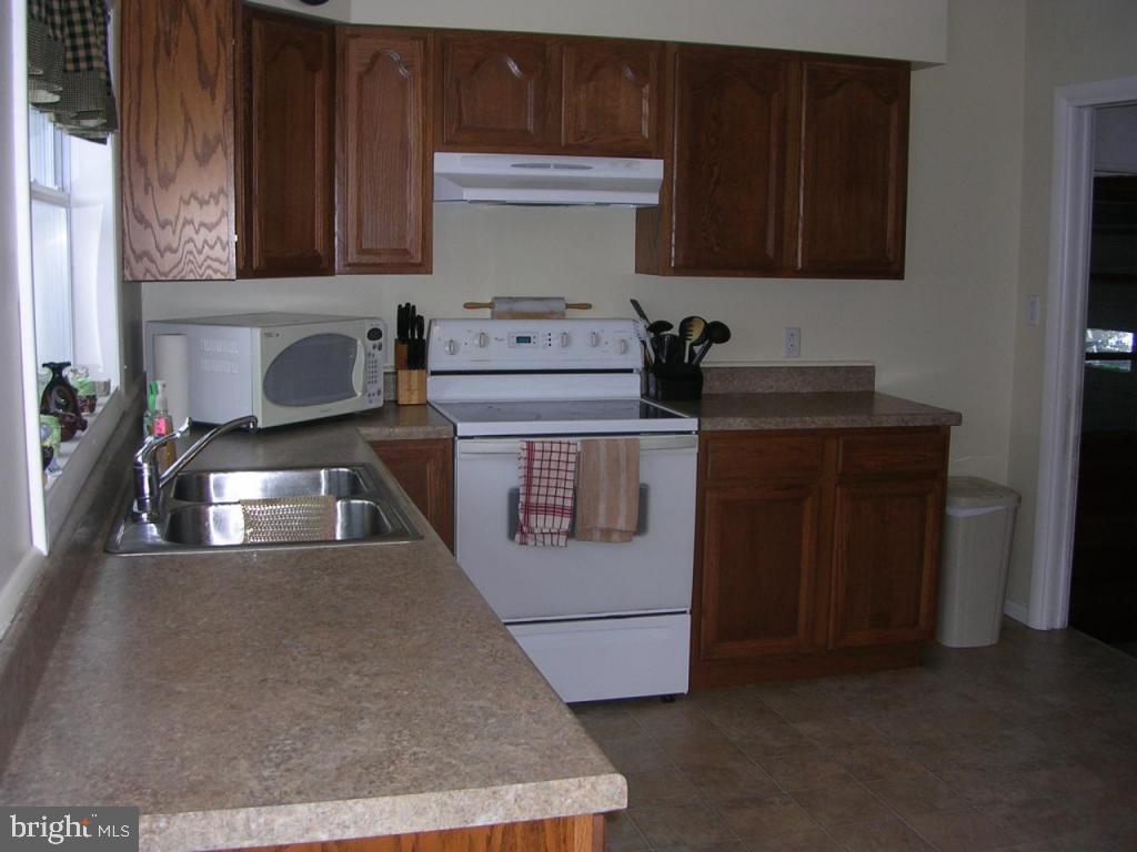 332 East Marion Street Lititz, PA 17543 - Photo 4 of 21 Gallery Image 4