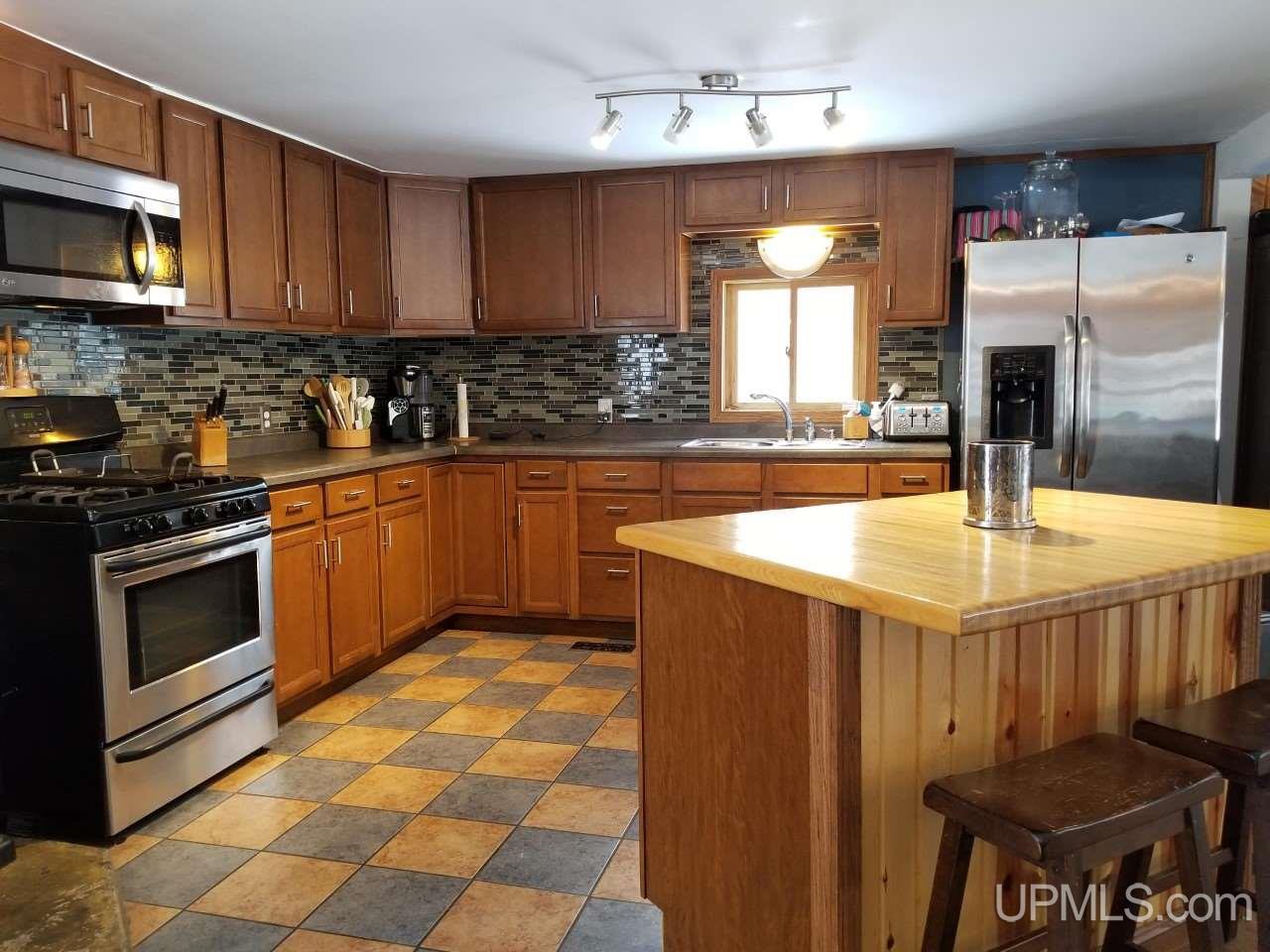 1116 North Co Road Manistique, MI 49854 - Photo 3 of 29