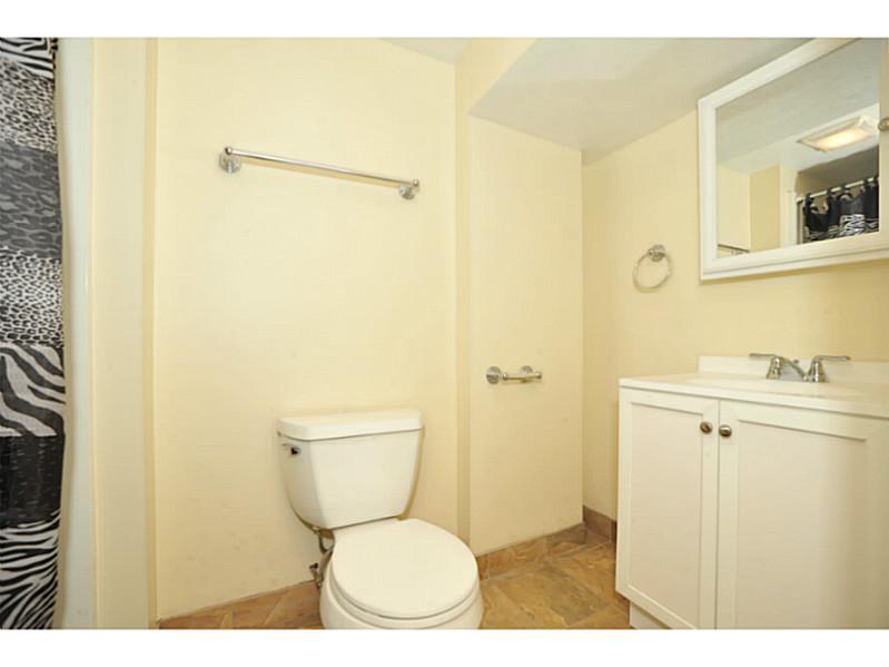 435 MacArthur Street McKees Rocks, PA 15136 - Photo 11 of 18 Full Bath.