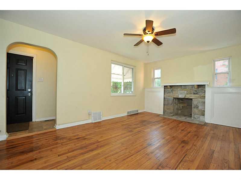 435 MacArthur Street McKees Rocks, PA 15136 - Photo 3 of 18 Living Room.