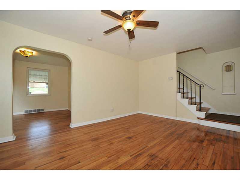 435 MacArthur Street McKees Rocks, PA 15136 - Photo 4 of 18 Living Room.