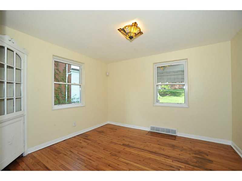 435 MacArthur Street McKees Rocks, PA 15136 - Photo 5 of 18 Dining Room.