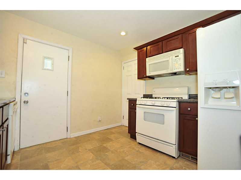 435 MacArthur Street McKees Rocks, PA 15136 - Photo 7 of 18 Kitchen.