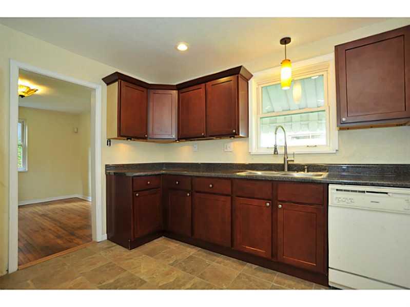 435 MacArthur Street McKees Rocks, PA 15136 - Photo 8 of 18 Kitchen.