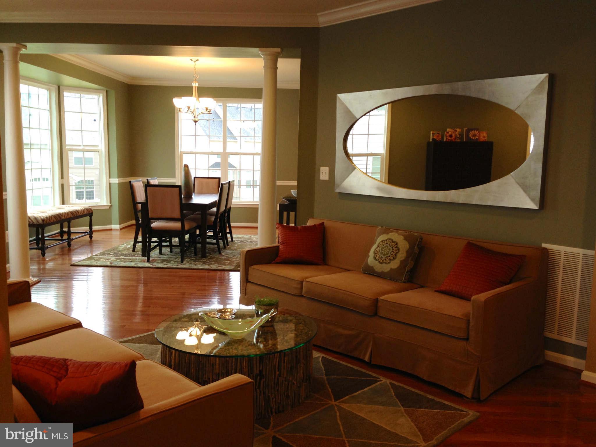 6511 Clarington Road Baltimore, MD 21209 - Photo 5 of 18 Living Room