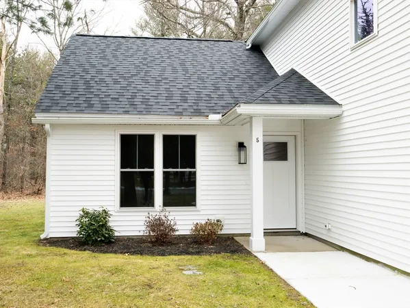 $3,000 | 5 Barracks Road, Unit 5, Hudson, MA 01749