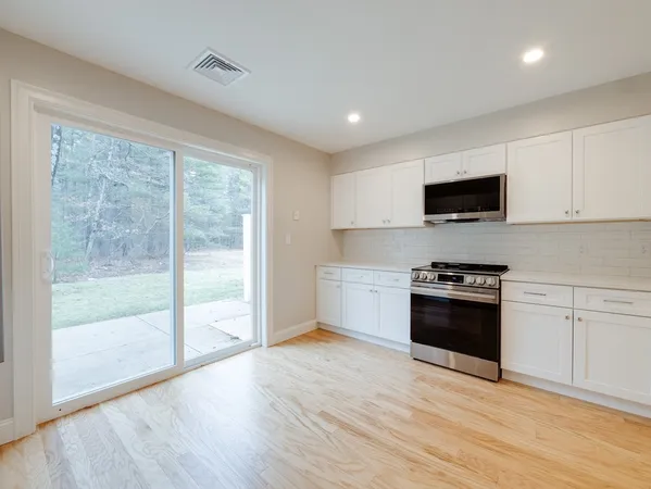 $3,000 | 5 Barracks Road, Unit 5, Hudson, MA 01749