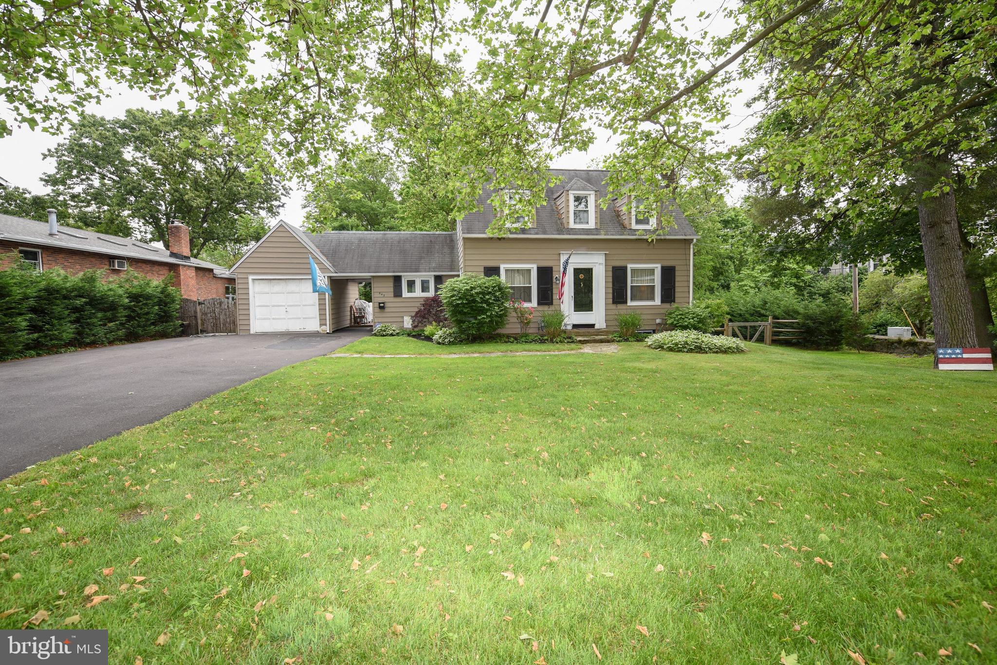 643 North Easton Road Glenside, PA 19038 - Photo 2 of 31 Front Driveway