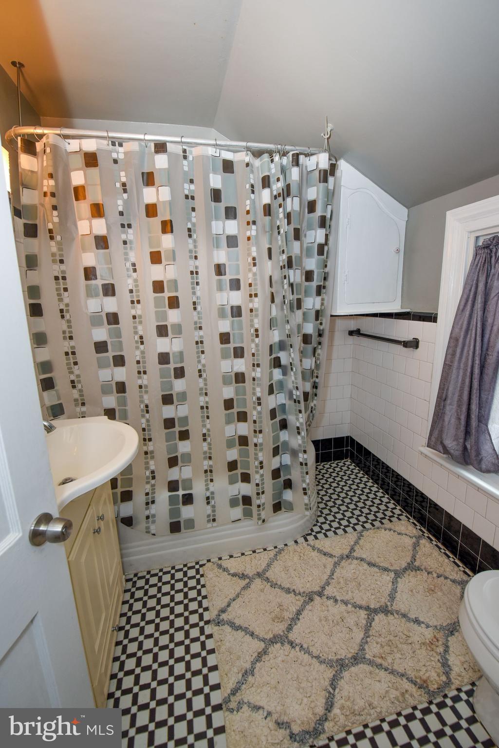643 North Easton Road Glenside, PA 19038 - Photo 27 of 31 Second Floor Full Bath