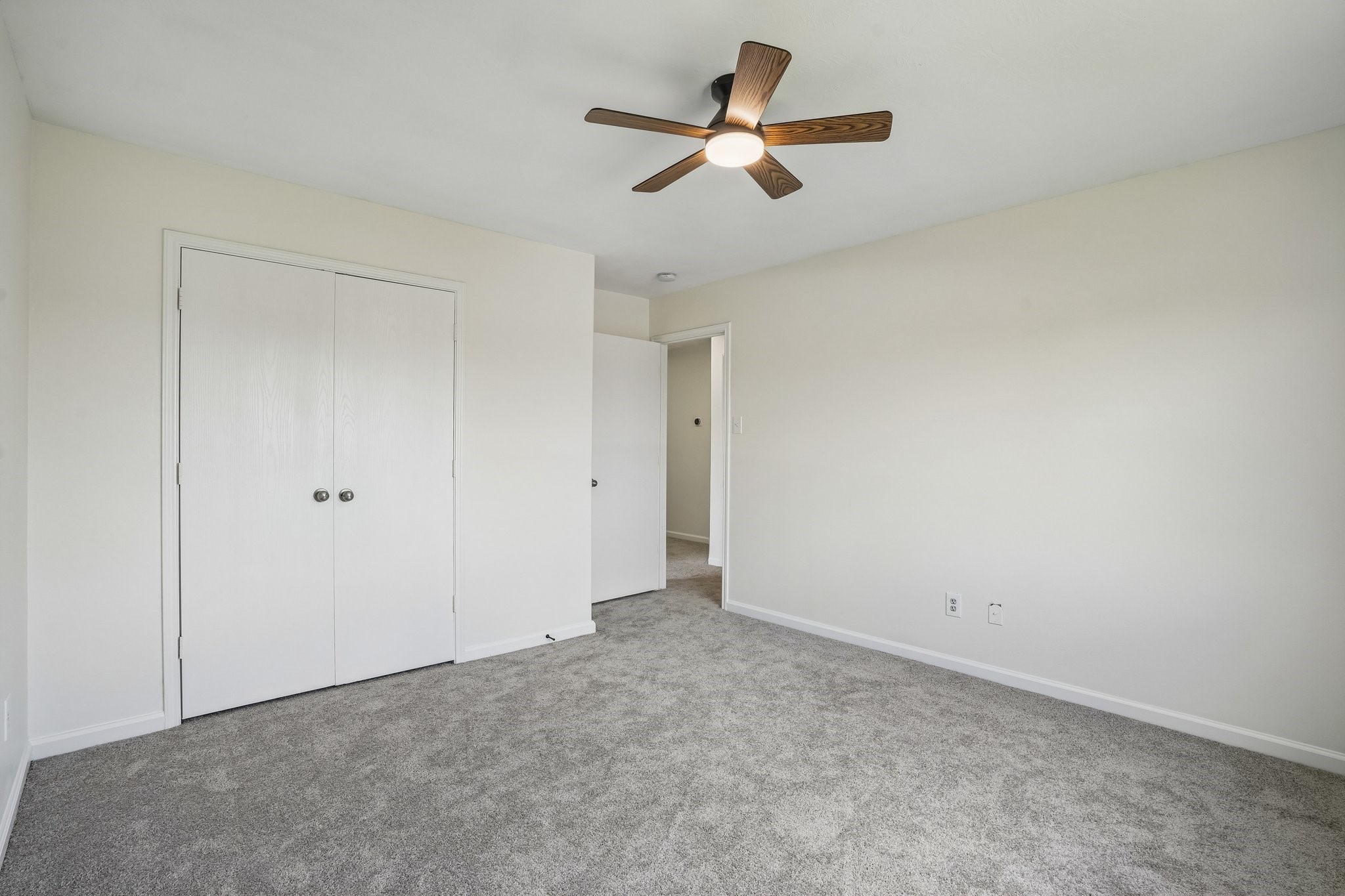 4419 Crossvine Avenue Baytown, TX 77521 - Photo 29 of 38 Another view of secondary bedroom 2.