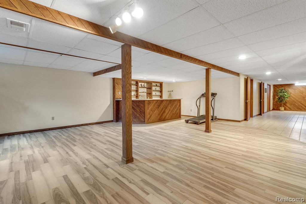 36057 Smithfield Road Farmington, MI 48335 - Photo 31 of 48