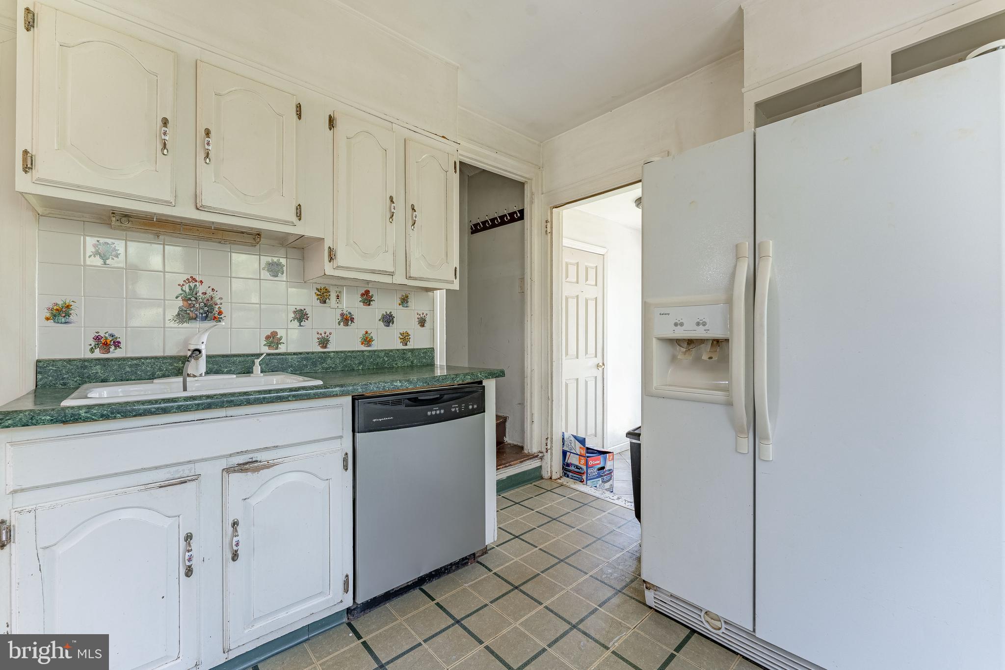 537 Red Fox Lane Wayne, PA 19087 - Photo 12 of 41 Kitchen
