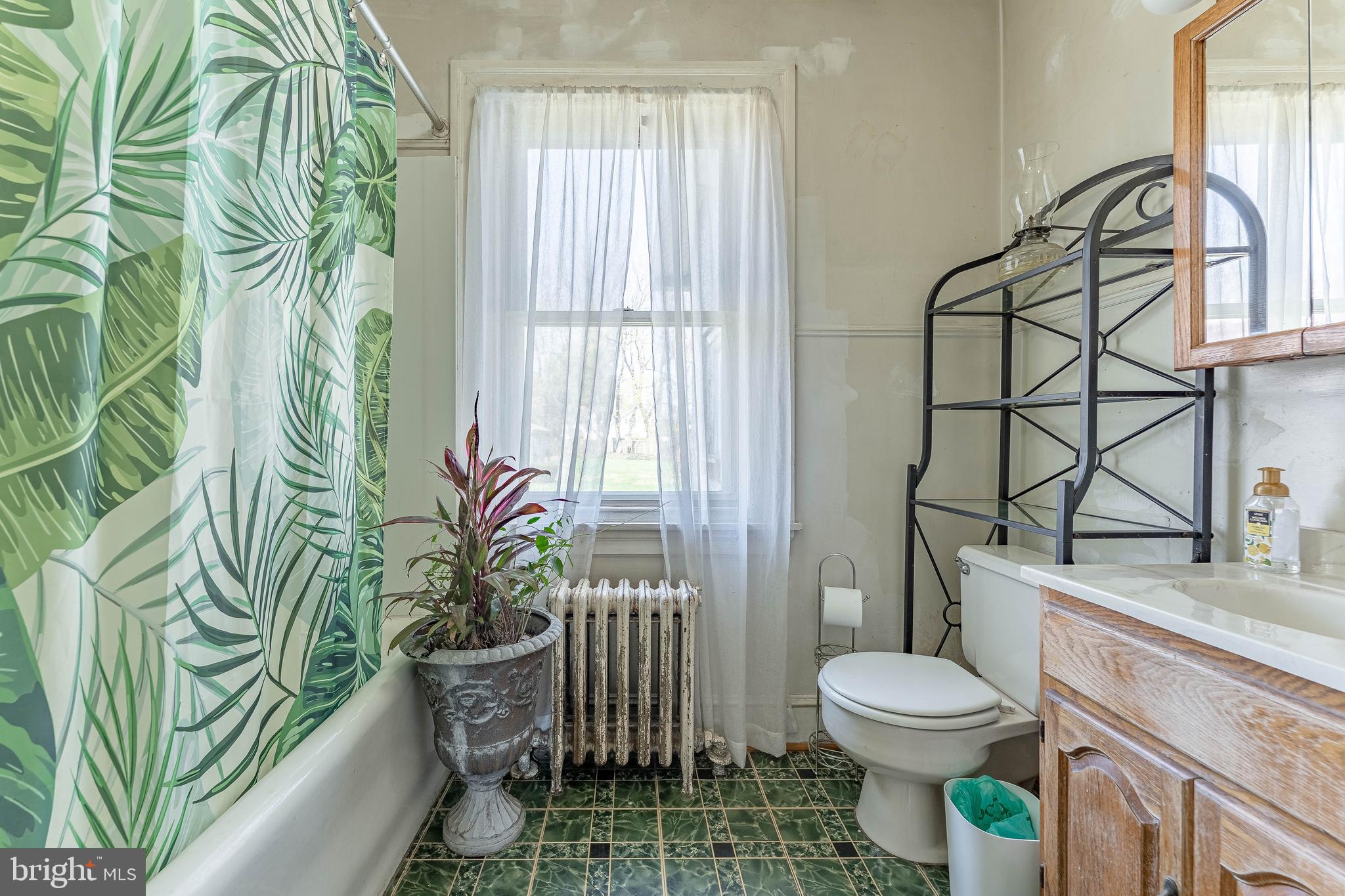 537 Red Fox Lane Wayne, PA 19087 - Photo 24 of 41 Full Hall Bath