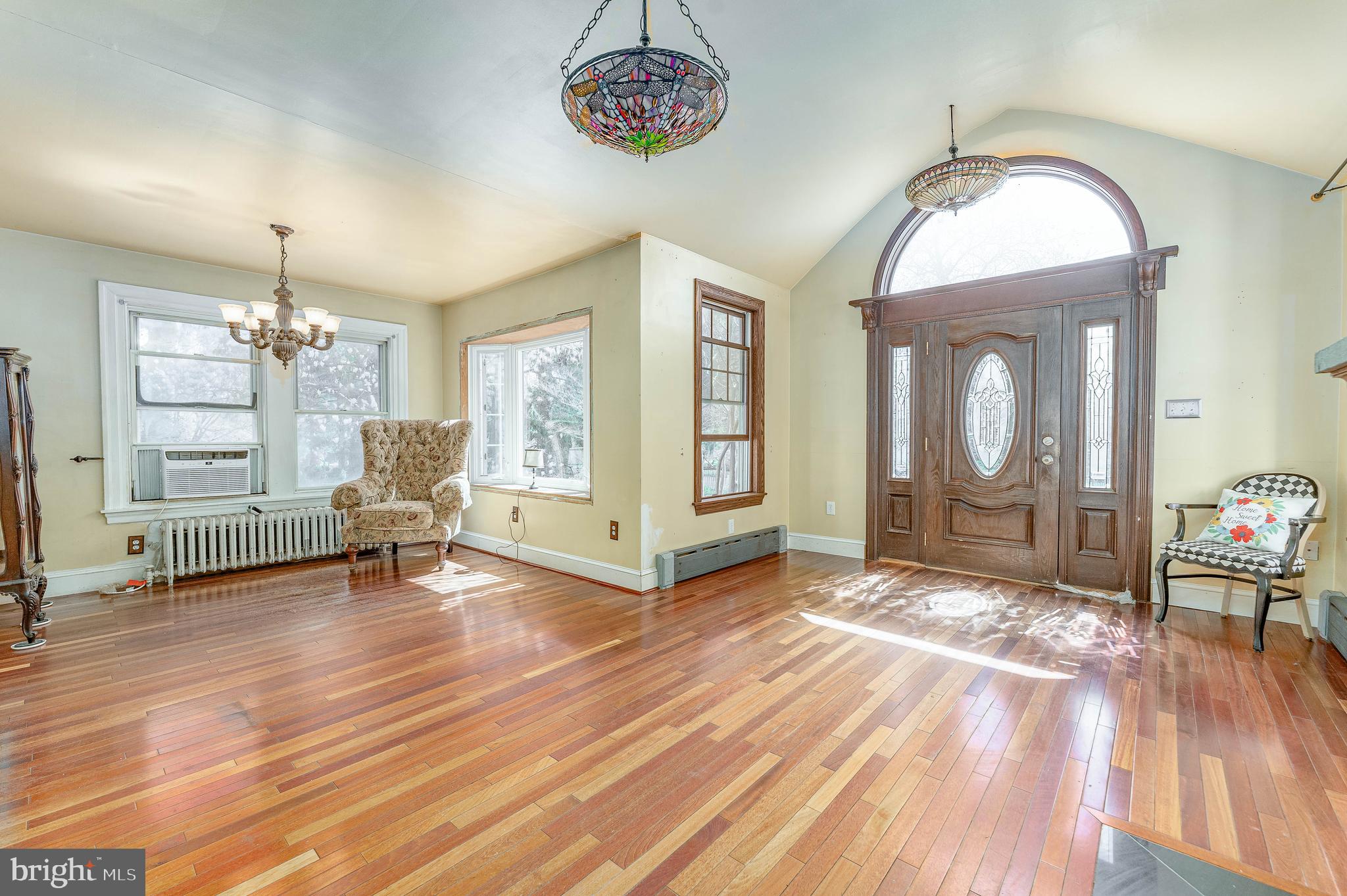 537 Red Fox Lane Wayne, PA 19087 - Photo 7 of 41 Living Room