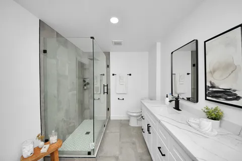 $726,000 | 7819 Pagewood Lane, Houston, TX 77063