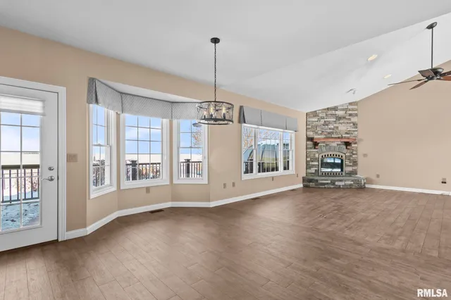 $450,000 | 609 East Heights Avenue, Taylorville, IL 62568