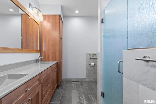 $450,000 | 609 East Heights Avenue, Taylorville, IL 62568