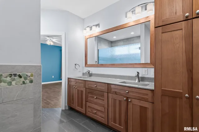 $450,000 | 609 East Heights Avenue, Taylorville, IL 62568