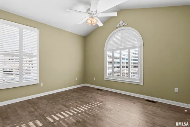 $450,000 | 609 East Heights Avenue, Taylorville, IL 62568