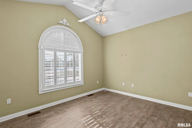 $450,000 | 609 East Heights Avenue, Taylorville, IL 62568