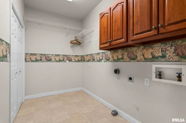 $450,000 | 609 East Heights Avenue, Taylorville, IL 62568