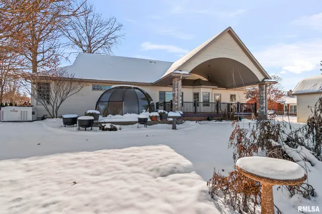 $450,000 | 609 East Heights Avenue, Taylorville, IL 62568