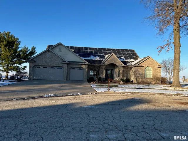 $450,000 | 609 East Heights Avenue, Taylorville, IL 62568