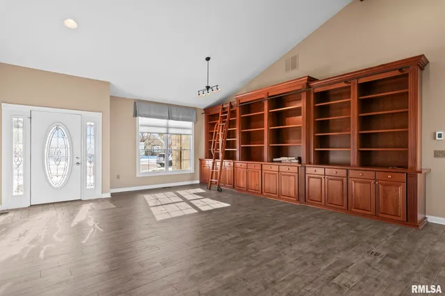 $450,000 | 609 East Heights Avenue, Taylorville, IL 62568