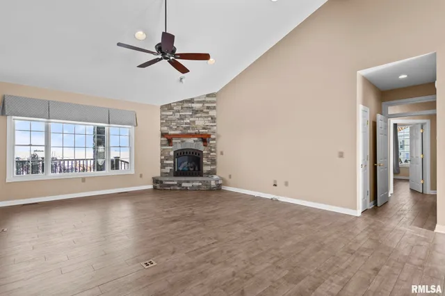 $450,000 | 609 East Heights Avenue, Taylorville, IL 62568