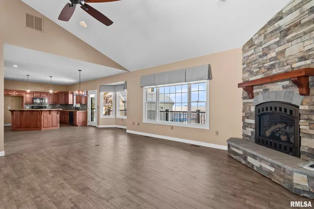 $450,000 | 609 East Heights Avenue, Taylorville, IL 62568