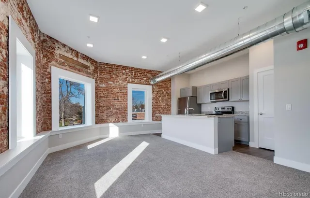 $1,750 | 300 South Logan Street, Unit 205, Denver, CO 80209