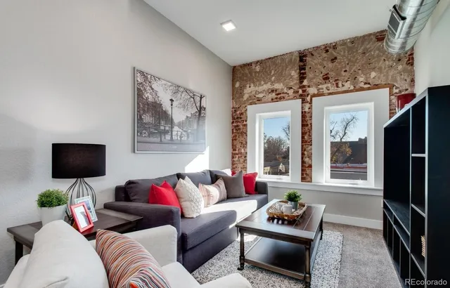 $1,750 | 300 South Logan Street, Unit 205, Denver, CO 80209