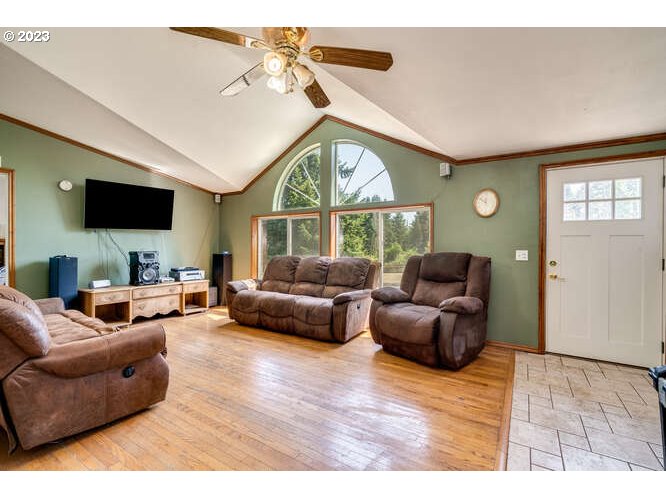 37614 Southeast Coupland Road Estacada, OR 97023 - Photo 18 of 34 Gallery Image 18