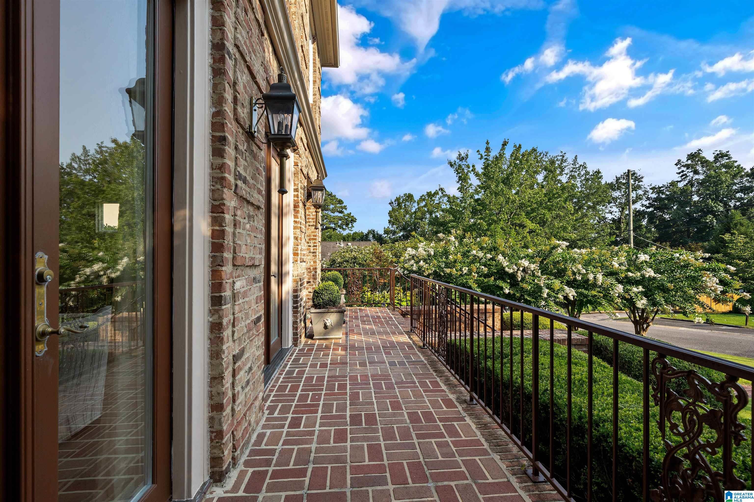 121 Spring Street Mountain Brook, AL 35213 - Photo 7 of 55 Gallery Image 7