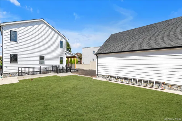 a view of a house with a backyard