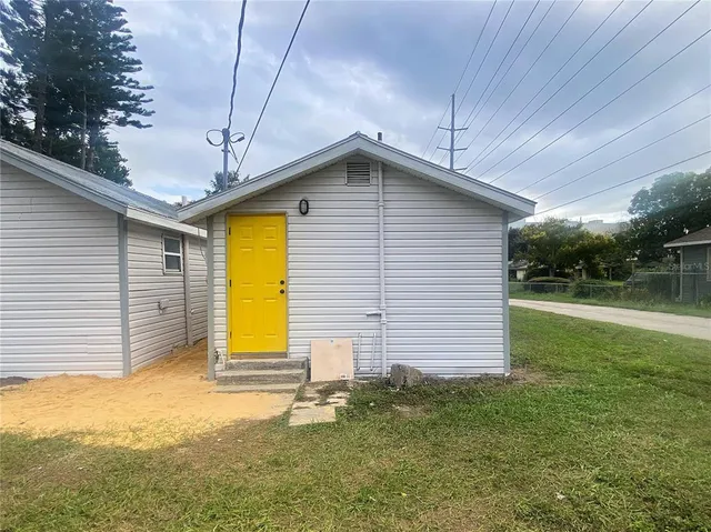 $1,045 | 622 Booker Avenue, Unit A, Lake Wales, FL 33853