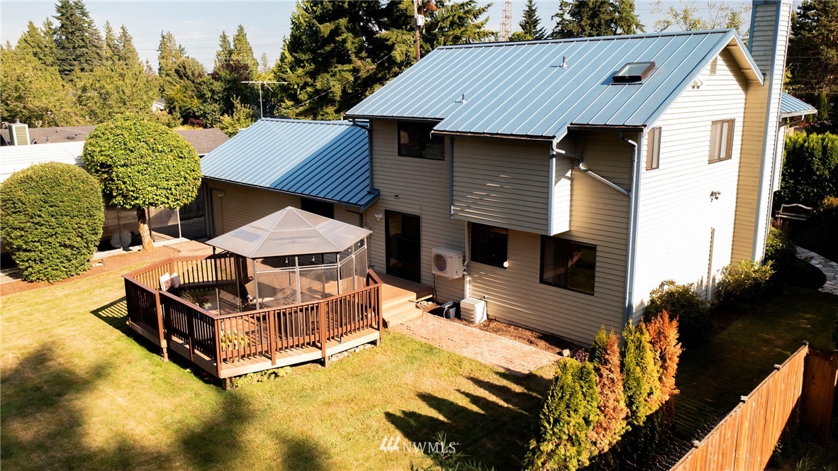 20027 Bartlett Road Bothell, WA 98012 - Photo 3 of 23