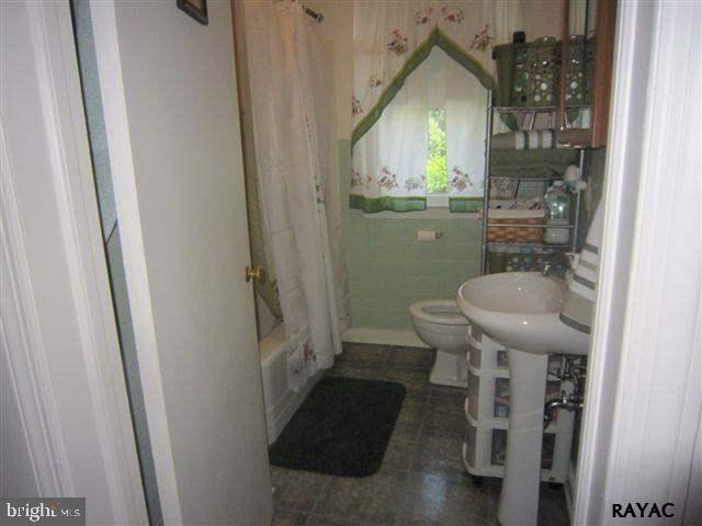 326 Greystone Road York, PA 17402 - Photo 10 of 23 Gallery Image 10