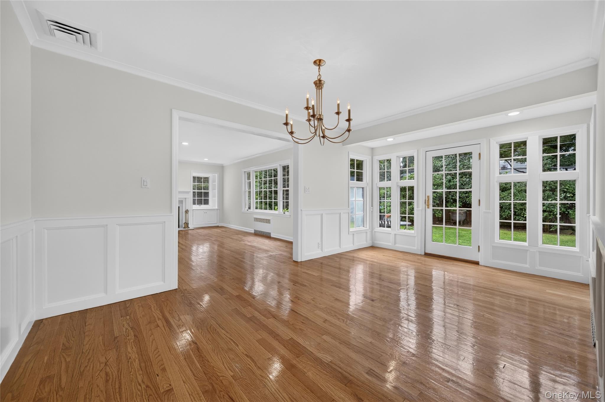 70 Woodedge Road Manhasset, NY 11030 - Photo 6 of 29 Gallery Image 6