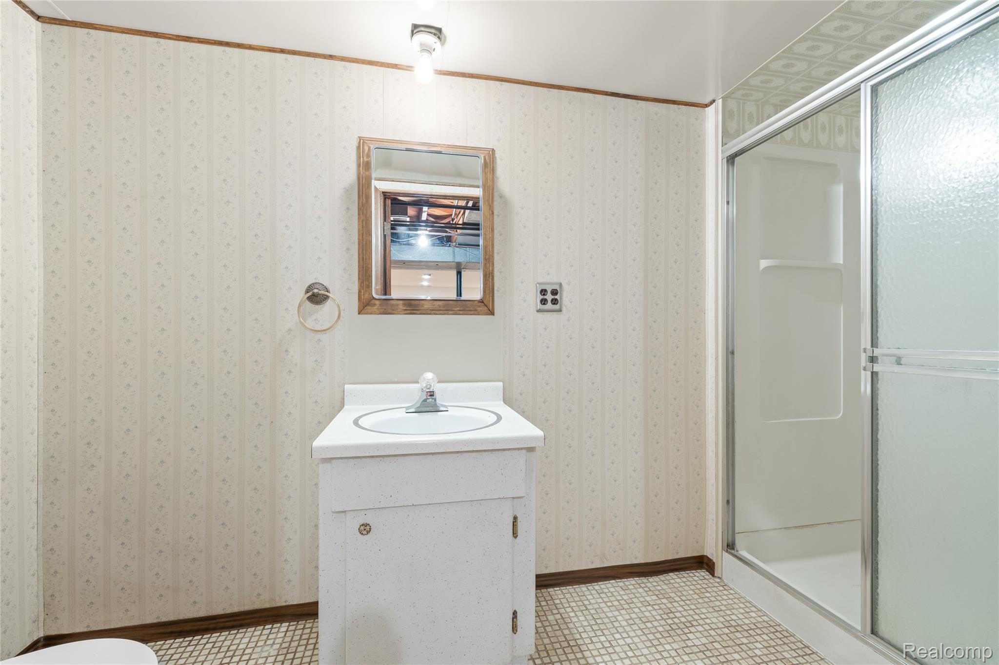 28432 Westerleigh Road Farmington, MI 48334 - Photo 45 of 49 Full bathroom in the basement