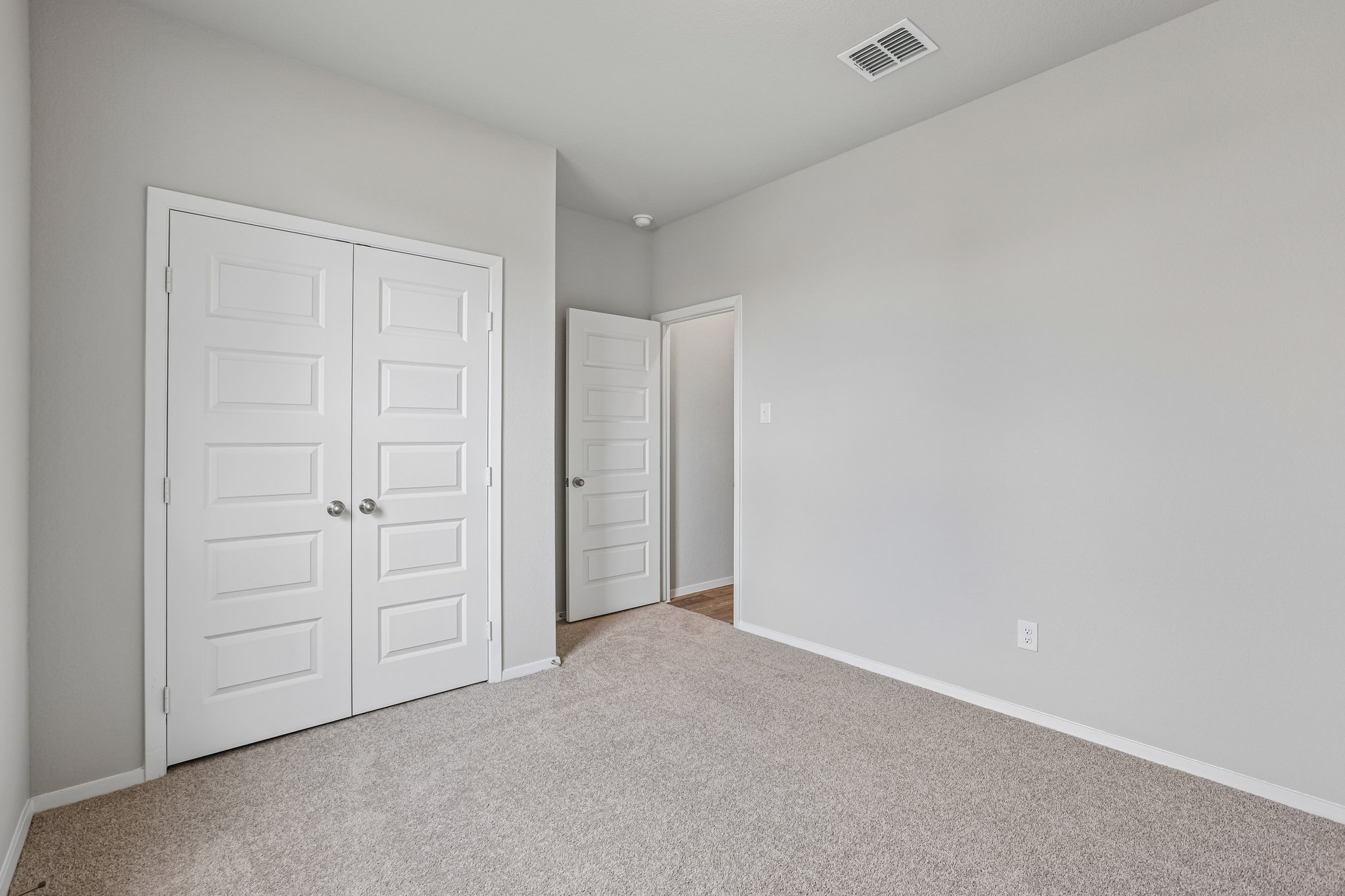 5513 Sacra Cove Austin, TX 78747 - Photo 26 of 37 an empty room with closet area