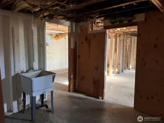 $449,950 | 10049 8th Avenue Southwest, Seattle, WA 98146