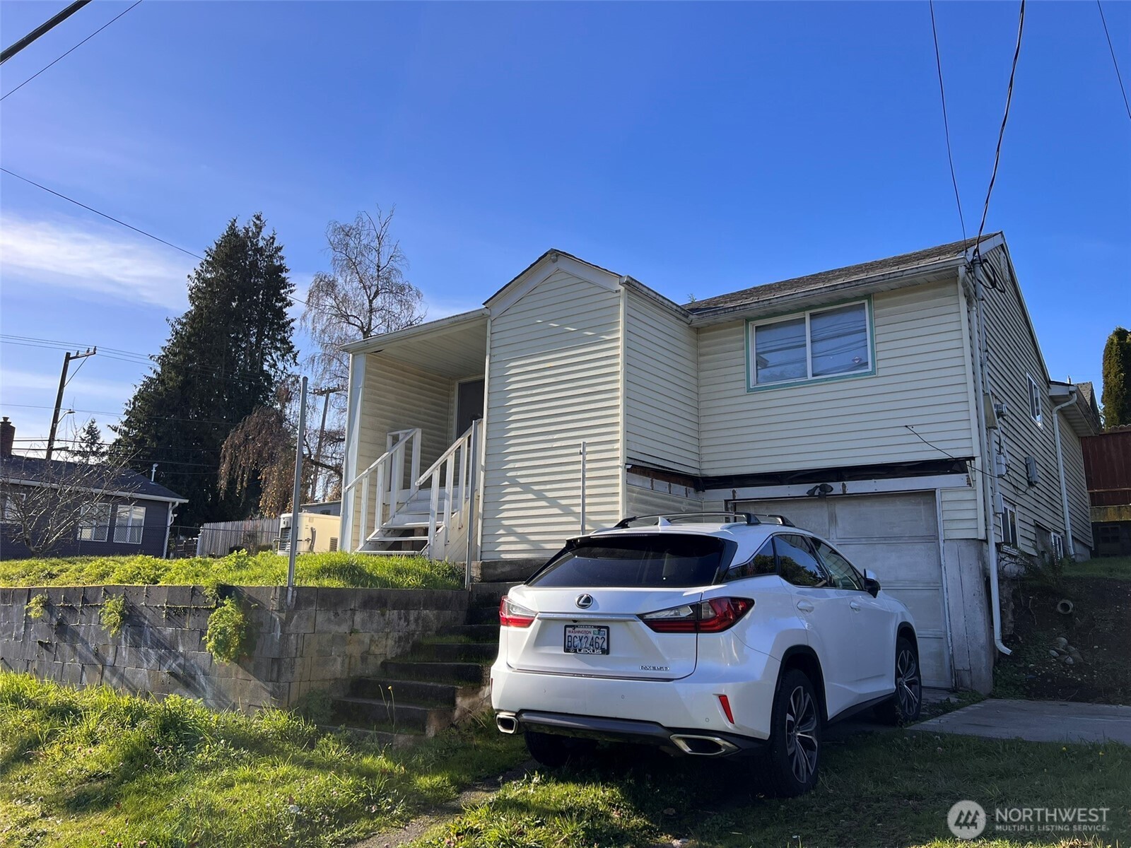 10049 8th Avenue Southwest Seattle, WA 98146 - Photo 3 of 20 a front view of a house with a garden