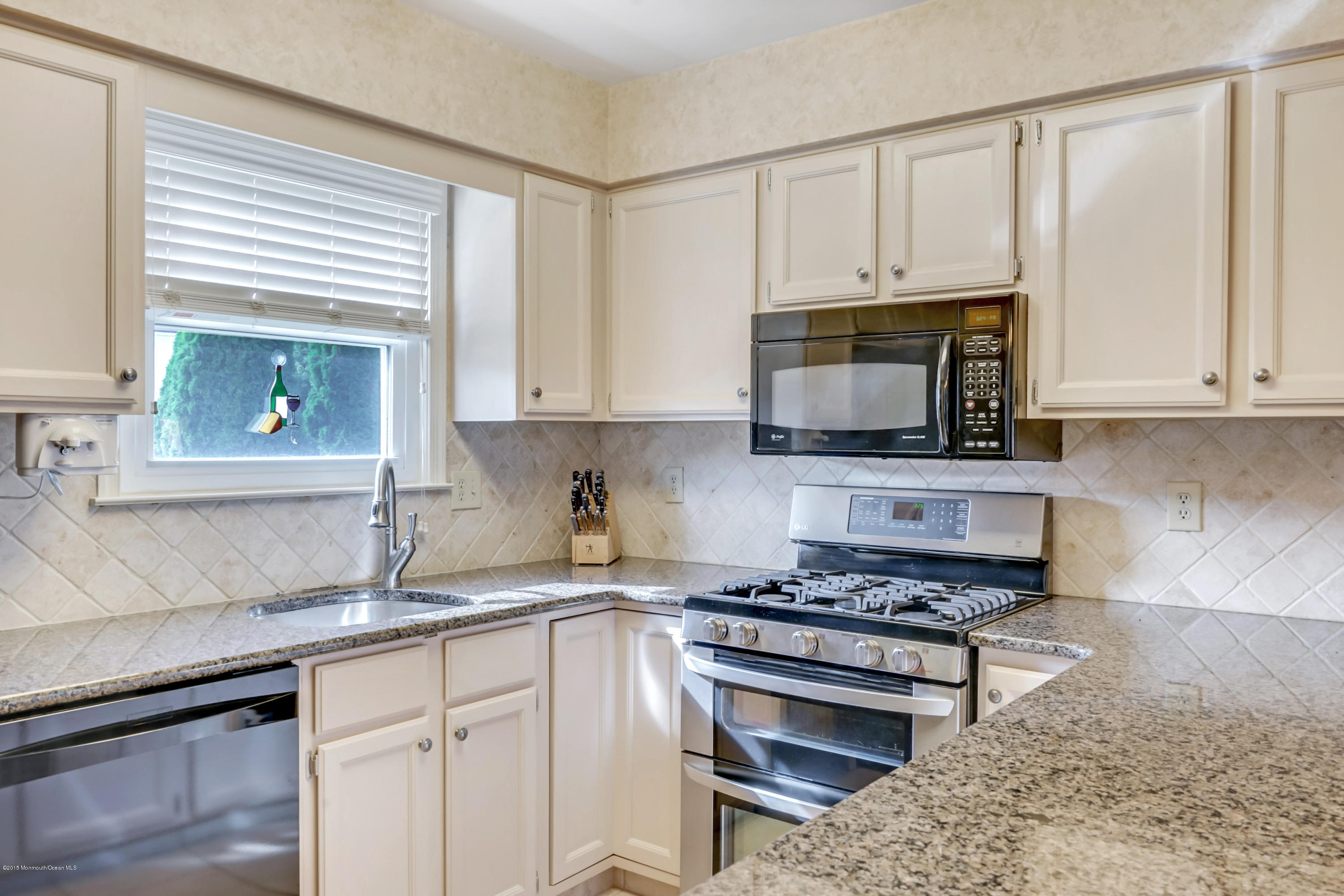 6 Hawk Court Howell, NJ 07731 - Photo 8 of 22 6 Hawk Ct Howell NJ 07731 USA-print-019-