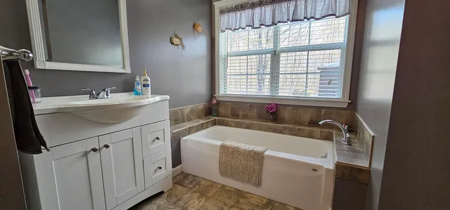 $479,900 | 430 East Side Trail, Oakland, ME 04963